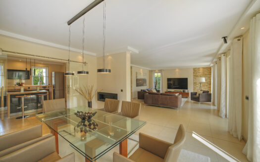 Einfamilienhaus mit Pool