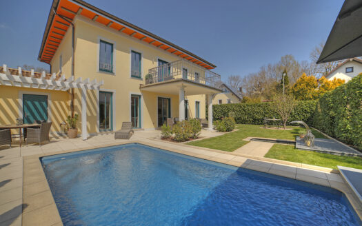 Einfamilienhaus mit Pool
