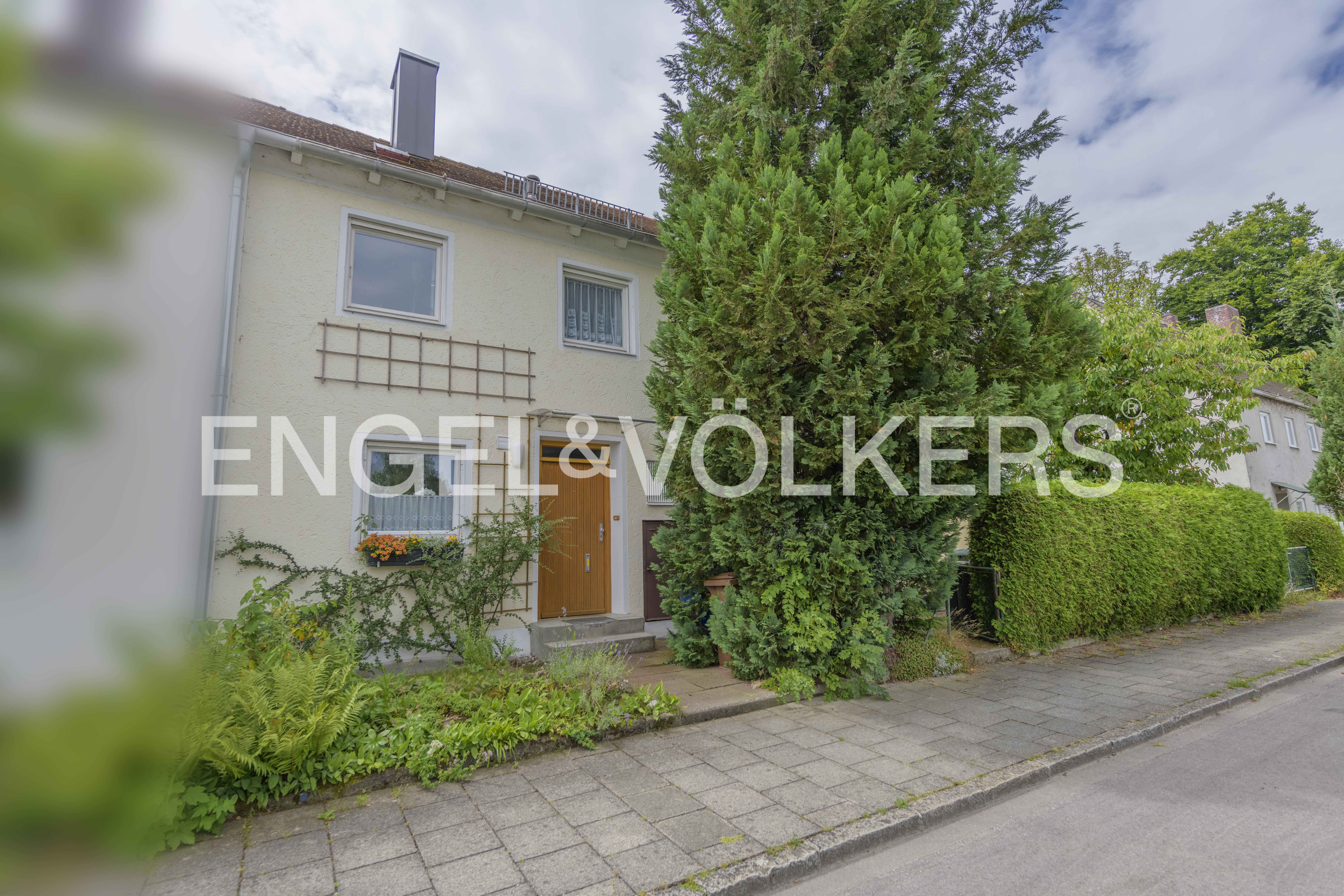 VERKAUFT: Reihenmittelhaus in ruhiger Lage von Obermenzing