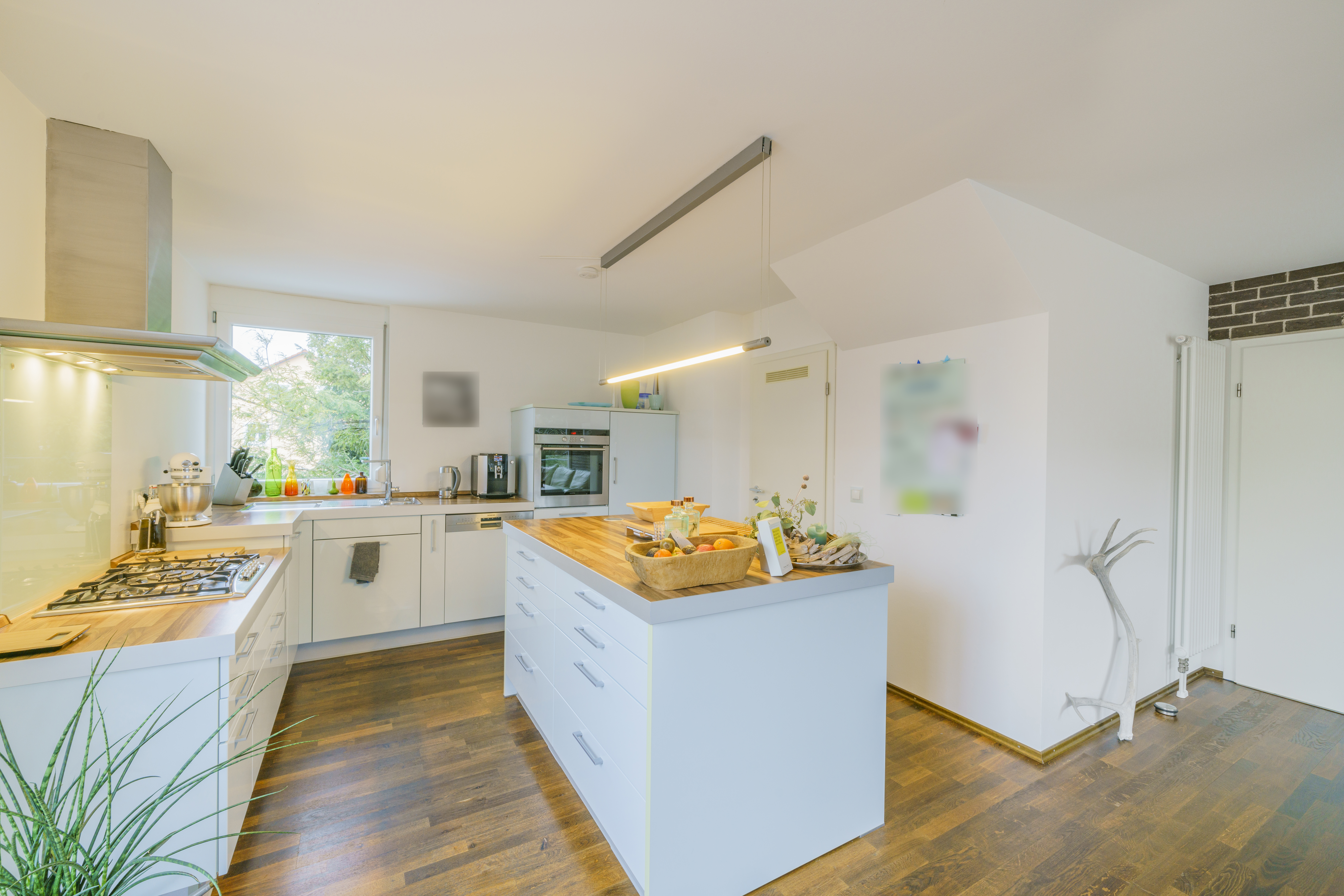 Charmante, lichtdurchflutete Maisonette-Wohnung mit Haus-in-Haus-Charakter in Stadtrandlage