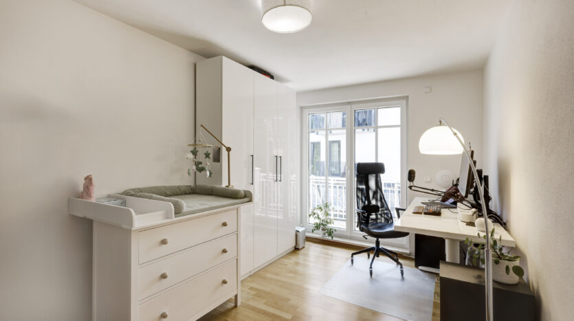 Lichtdurchflutete 3-Zimmer-Wohnung mit zwei Balkonen. Stilvoll leben in Obermenzing