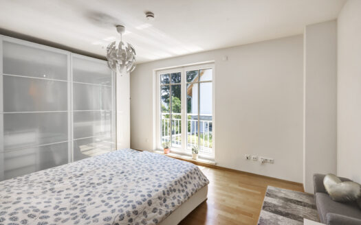 Lichtdurchflutete 3-Zimmer-Wohnung mit zwei Balkonen. Stilvoll leben in Obermenzing