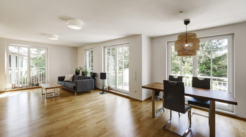 Lichtdurchflutete 3-Zimmer-Wohnung mit zwei Balkonen. Stilvoll leben in Obermenzing