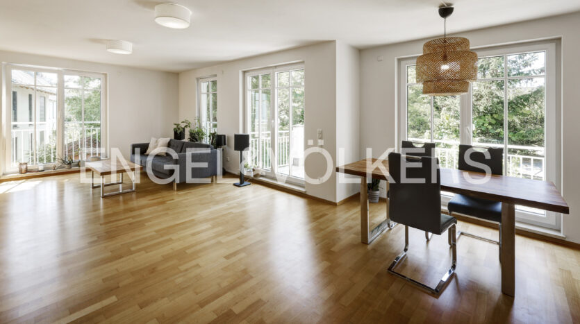 VERKAUFT: Lichtdurchflutete 3-Zimmer-Wohnung mit zwei Balkonen. Stilvoll leben in Obermenzing