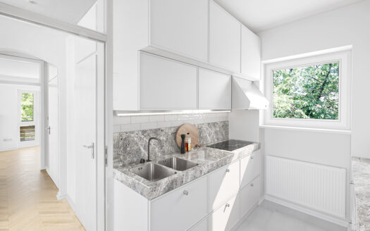 Lichtdurchflutete Dachterrassenwohnung mit viel Potenzial im traumhaften Nymphenburg